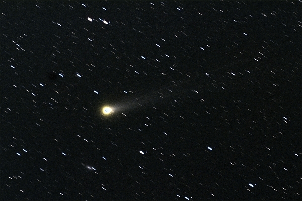 Lovejoy 2013 R1, Zornheim, 24.11.2013, 0556-0622h MEZ, Tessar 300/4.5, Nikon D7000, 1600 ISO, 27x15s, DSS, PS