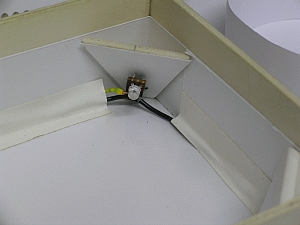 Eine LED auf ihrer Halterung Eine LED auf ihrer Halterung