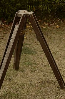 Das Oberndorfer-Stativ mit eingeklappten Beinen Das Oberndorfer-Stativ mit eingeklappten Beinen