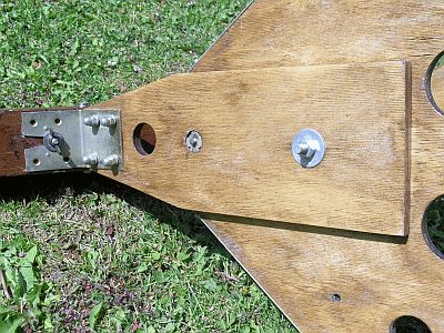 Das Stativ mit voll ausgefahrenen Stativbeinen Das Stativ mit voll ausgefahrenen Stativbeinen