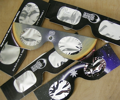 Sonnenfinsternisbrillen zur 'optiklosen' Sonnenbeobachtung Sonnenfinsternisbrillen zur 'optiklosen' Sonnenbeobachtung