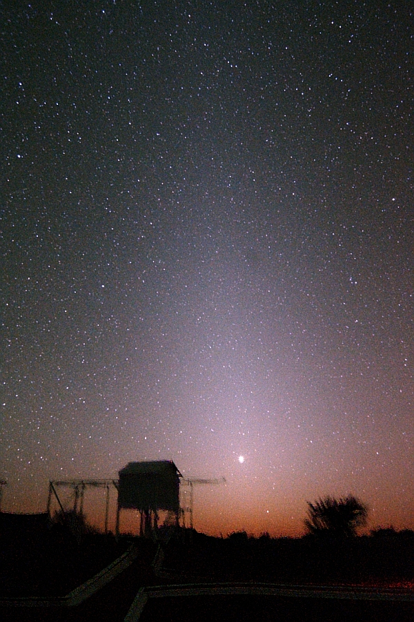 Zodiakallicht, 20.05.2023, 0542-0549h UT, Kiripotib, Namibia, Nikon D7000, Nikkor 18-26 mm (ED asph.), eingestellt auf 18 mm/f5.6, ISO 1600, 6 x 20 s = 2 min (stehende Kamera), DSS, CS6 Zodiakallicht, 20.05.2023, 0542-0549h UT, Kiripotib, Namibia, Nikon D7000, Nikkor 18-26 mm (ED asph.), eingestellt auf 18 mm/f5.6, ISO 1600, 6 x 20 s = 2 min (stehende Kamera), DSS, CS6